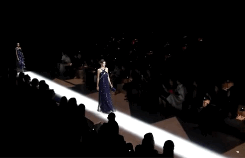 【时尚一点】Giorgio Armani Privé：闪烁银河