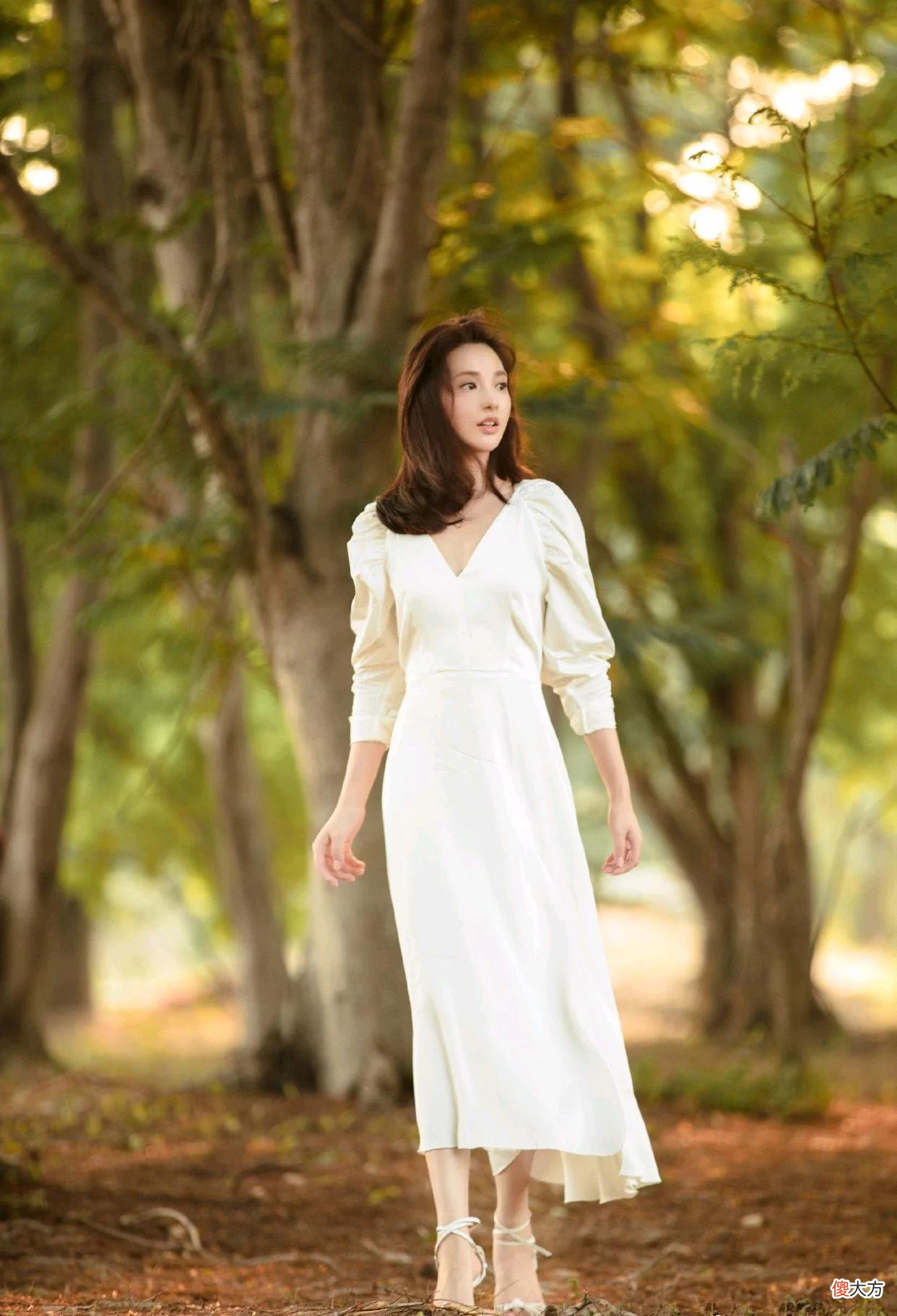 【就爱时尚】真正气质的女人，穿裙子都选这5个“高级色”，美得优雅