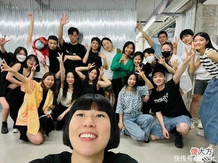 【就爱时尚】她做了中国第一场虚拟偶像时装秀，我们和她谈了谈未来设计