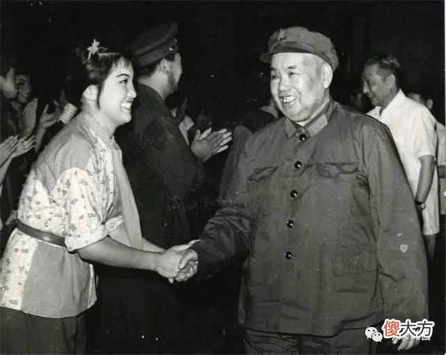 【爱历史】1949年，河南一农妇看报纸，得知丈夫成司令员，内心却是一阵担忧
