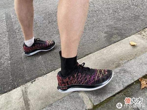 【就爱时尚】100多元还要什么自行车！UA FLOW VELOCITI WIND跑鞋