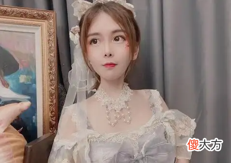 【游戏世界】连骚男看了都心动的“国服第一扳手”轩墨回归，网友：熟悉的味道