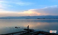 【爱历史】民间故事：渔民夜宿海边茅屋，老虎过来求助，事后送他金子回报