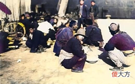 【爱历史】老照片：民国时期穷苦百姓的谋生手段，辛苦操劳收入微薄