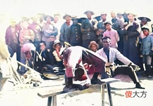 【爱历史】老照片：民国时期穷苦百姓的谋生手段，辛苦操劳收入微薄