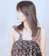 【时尚一点】王菲出席活动受人diss，香槟色头巾换上“渣女大波浪”发型