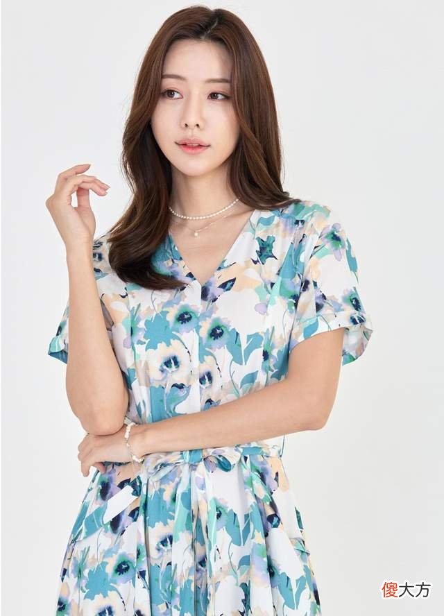 【时尚一点】夏季华丽经典的搭配，亚麻印花长款连衣裙