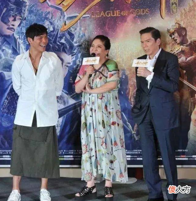 【就爱时尚】向太的裙装造型,过于宽松肥大像睡衣