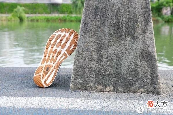 【时尚一点】平衡缓冲，拥有更加均衡的表现：Altra Torin6缓震轻量路跑鞋