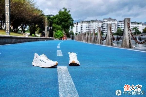 【时尚一点】平衡缓冲，拥有更加均衡的表现：Altra Torin6缓震轻量路跑鞋