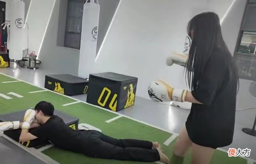 【游戏世界】耀扬被女徒弟一拳KO？备战拳赛却遭到质疑，小芳：一点不肾虚