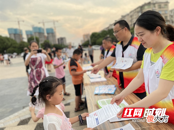 【历史故事】快来围观，沅江市廖叶湖公园这里在放电影啦