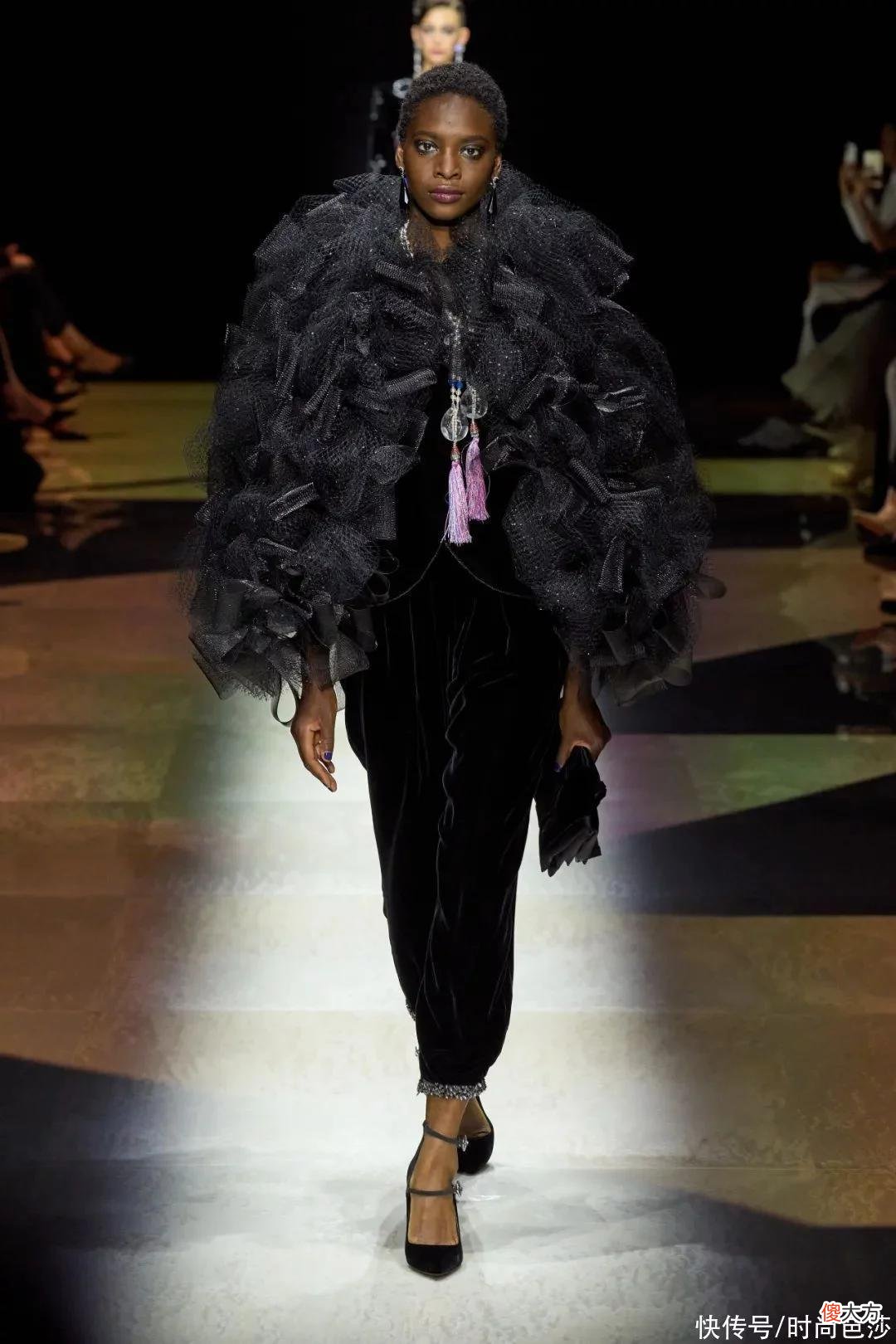 【就爱时尚】Armani先生的闪烁银河，??谁能不爱？