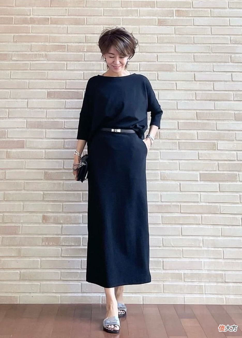 【时尚一点】50岁女人想甩掉“大妈感”，学学日本主妇的夏季穿搭，时髦又减龄