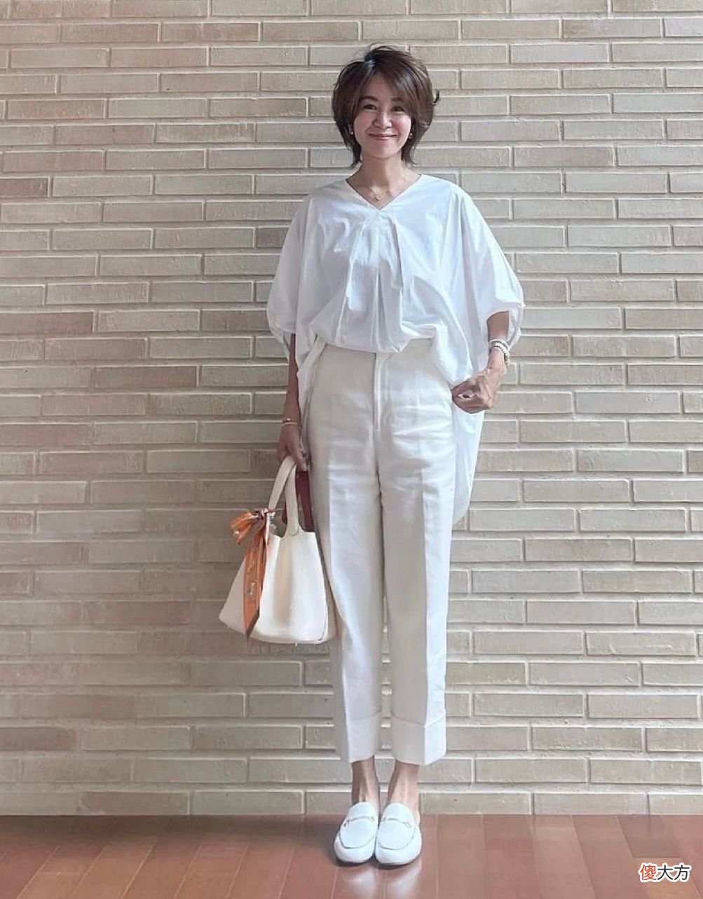 【时尚一点】50岁女人想甩掉“大妈感”，学学日本主妇的夏季穿搭，时髦又减龄