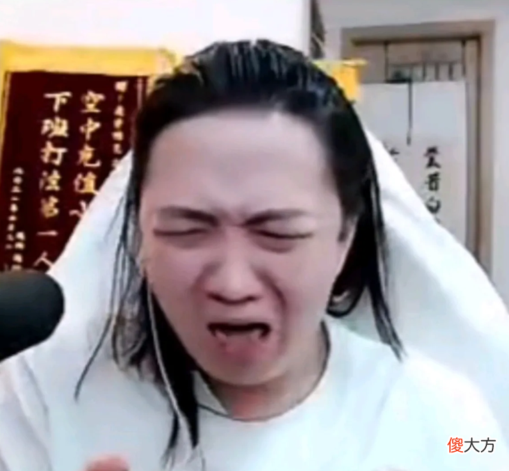 【游戏迷】王者荣耀：德华痛苦时戴上痛苦面具，直播间网友不停欢呼