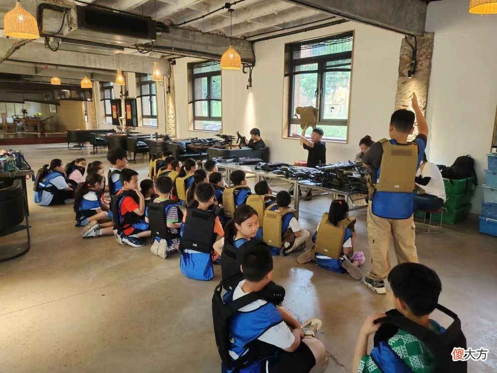 【游戏迷】真人CS“热血大战”！无敌战神队VS必胜游击队，谁能笑到最后？