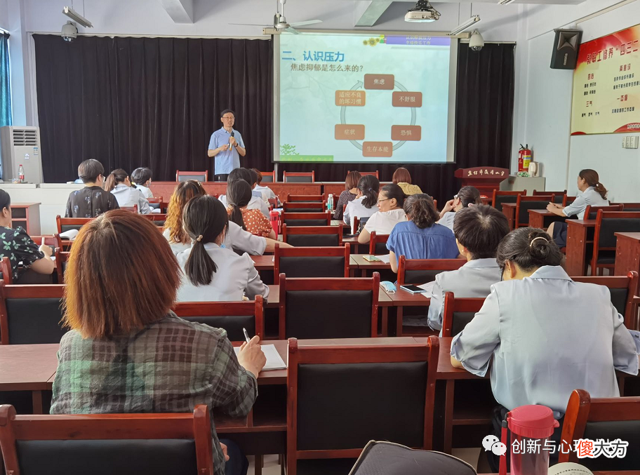 父母不要做孩子最熟悉的陌生人！心理咨询师反思：家长要积极主动承担家庭教育主体责任