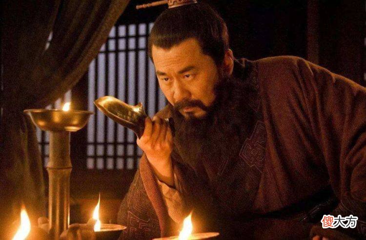 【历史故事】王平一把火烧了大营，徐晃为何不组织反击救援，反而是狼狈逃跑呢