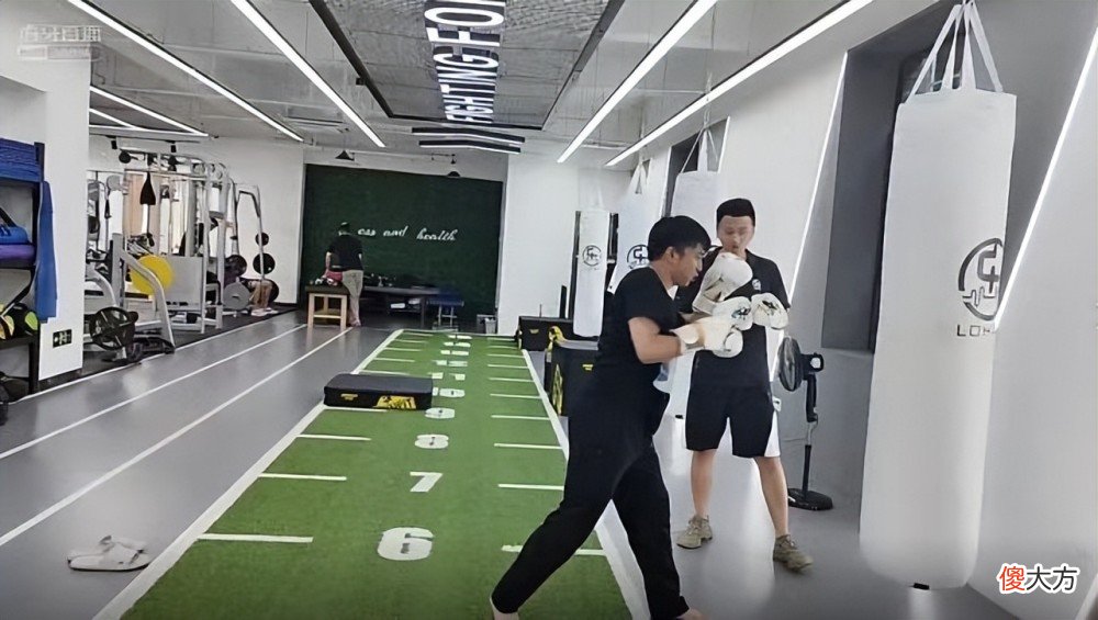 【游戏迷】耀扬被小芳一圈打倒了,真的不是肾虚吗?这状态让人堪忧