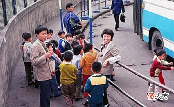 【历史故事】记忆中的80年代：老照片带你穿越到80年代的“魔都”上海
