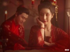 【历史故事】《王爷，王妃貌美还狠凶》王爷腹黑又病娇，魂穿王妃挑眉：不惯他