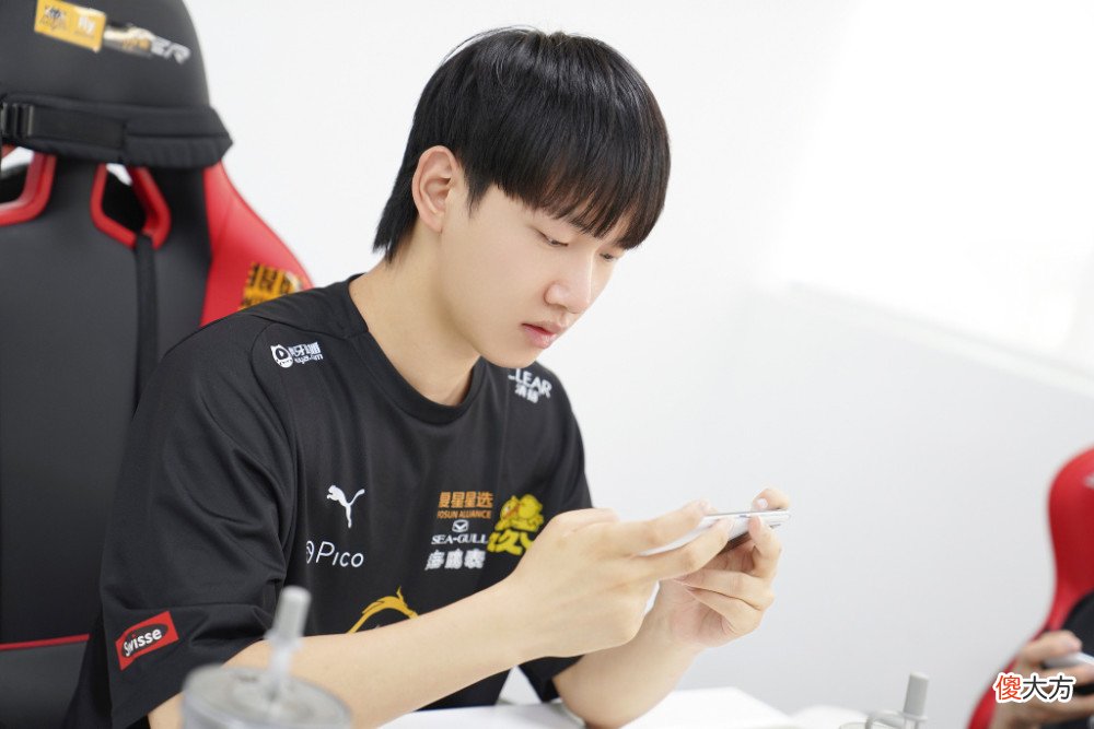 【游戏世界】今屿两局无规则打野获MVP，Fly的木兰比马超秀，妖刀夸戈娅伤害高
