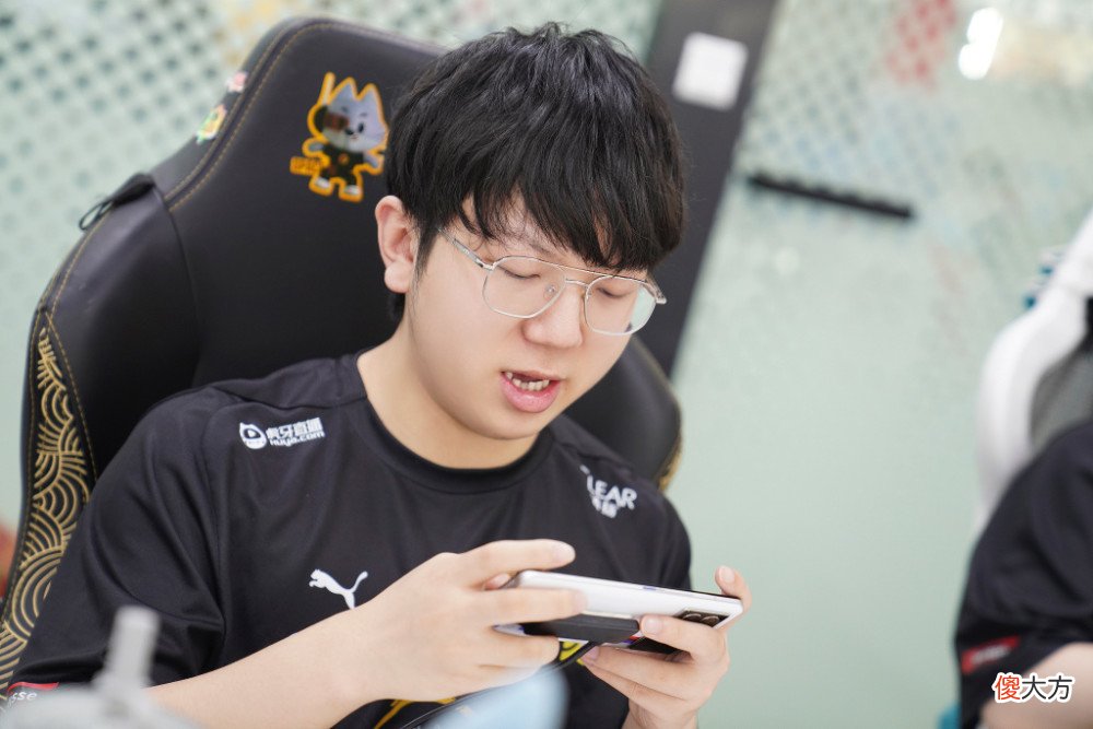 【游戏世界】今屿两局无规则打野获MVP，Fly的木兰比马超秀，妖刀夸戈娅伤害高