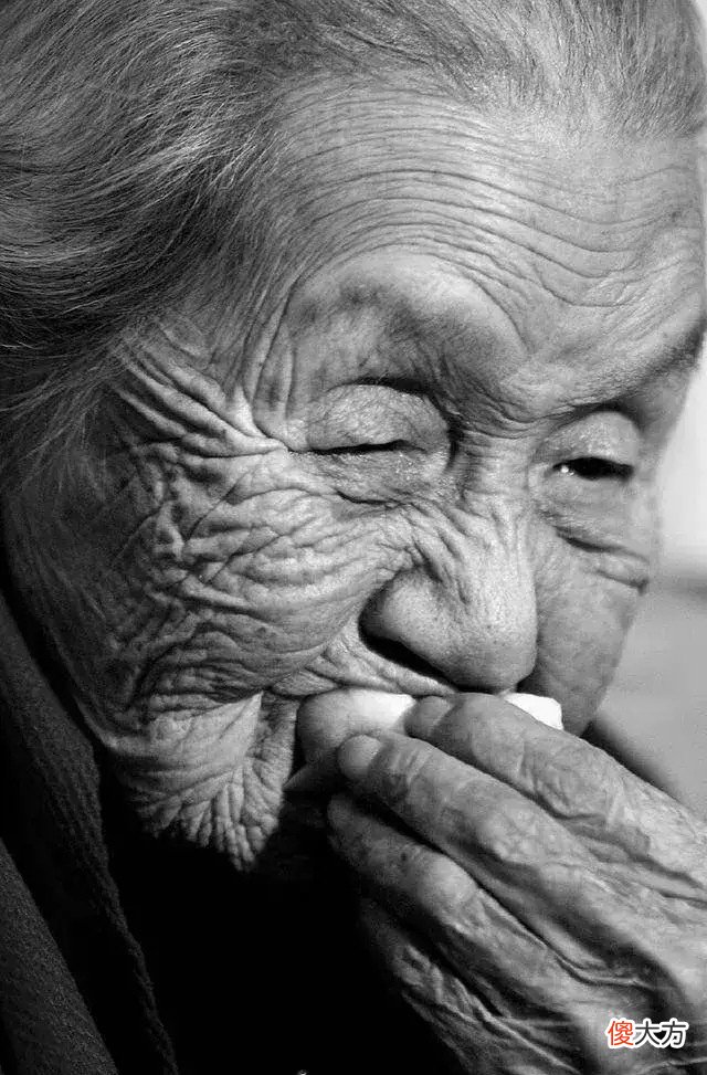 【历史故事】日本人的孩子，怎么能留啊！她一狠心，扔进了山沟里