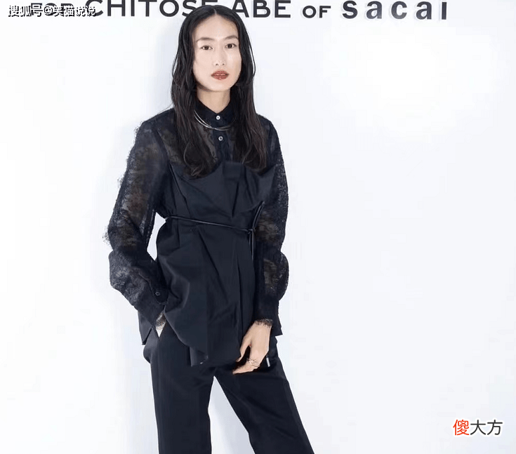 【就爱时尚】陈冠希跟妻子秦舒培带女儿出席活动酷劲十足