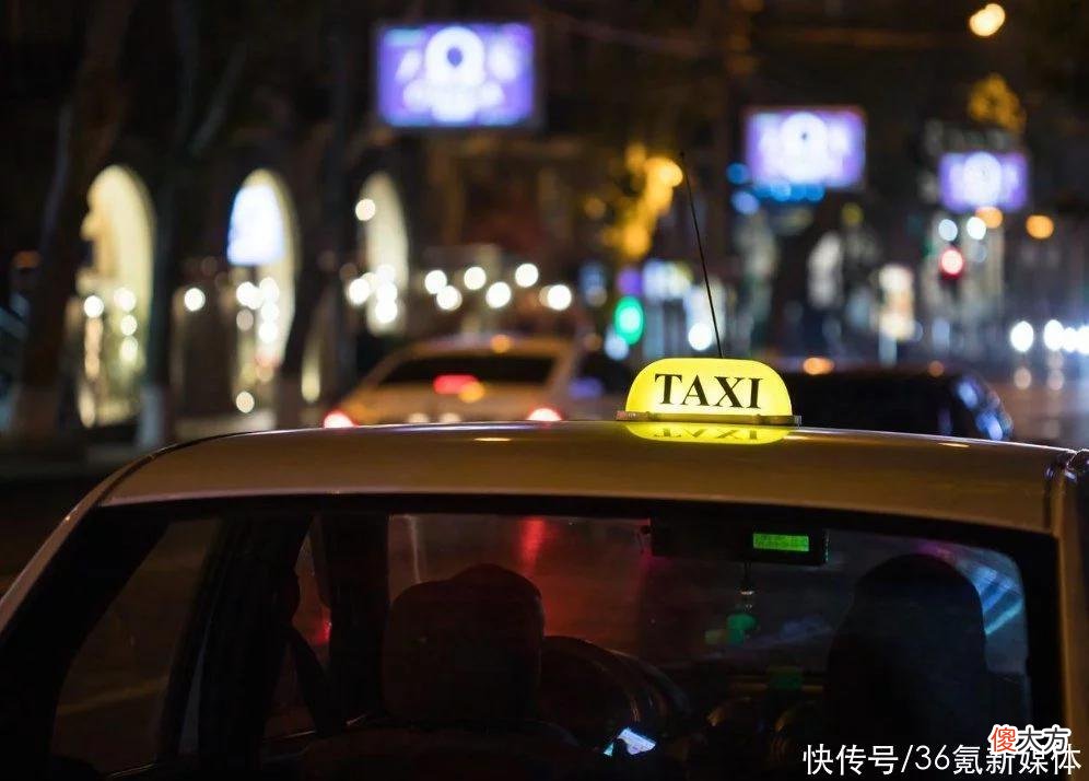 【时尚一点】一个男生的「女装实验」：穿裙装出门会发生什么？