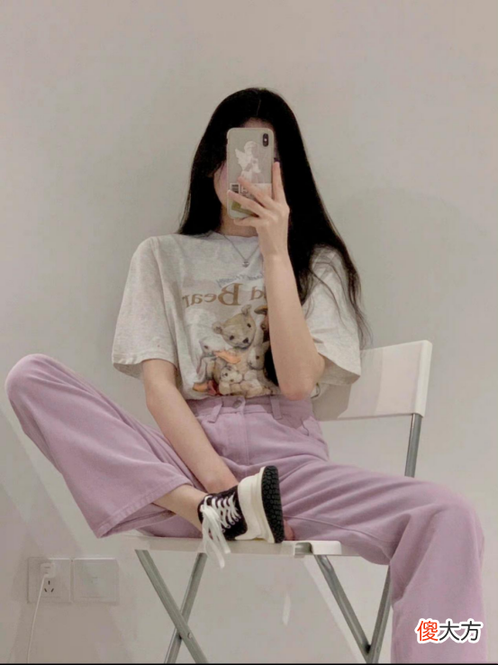 【就爱时尚】你还觉得T恤很土？那定要看看T恤搭配高腰裤，穿出不一样的个性