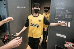 【游戏迷】LSB打野Croco：教练组根据LPL的打法给我们反馈，希望取得五连胜