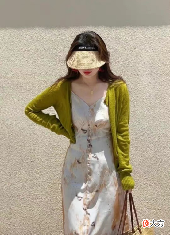 【时尚一点】吸睛的夏季穿搭如何选择？饱和度高的点缀搭配，真是看一眼就心动