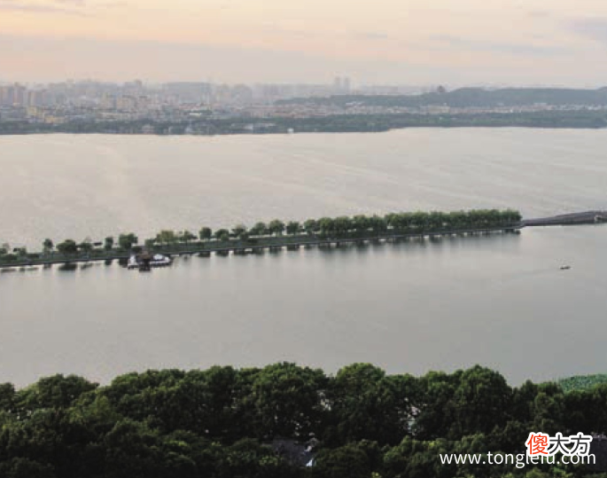 「世界国家地理百科」世界最高的大淡水湖之一——的的喀喀湖