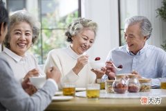 梦到别人吃饭是什么意思(图文)