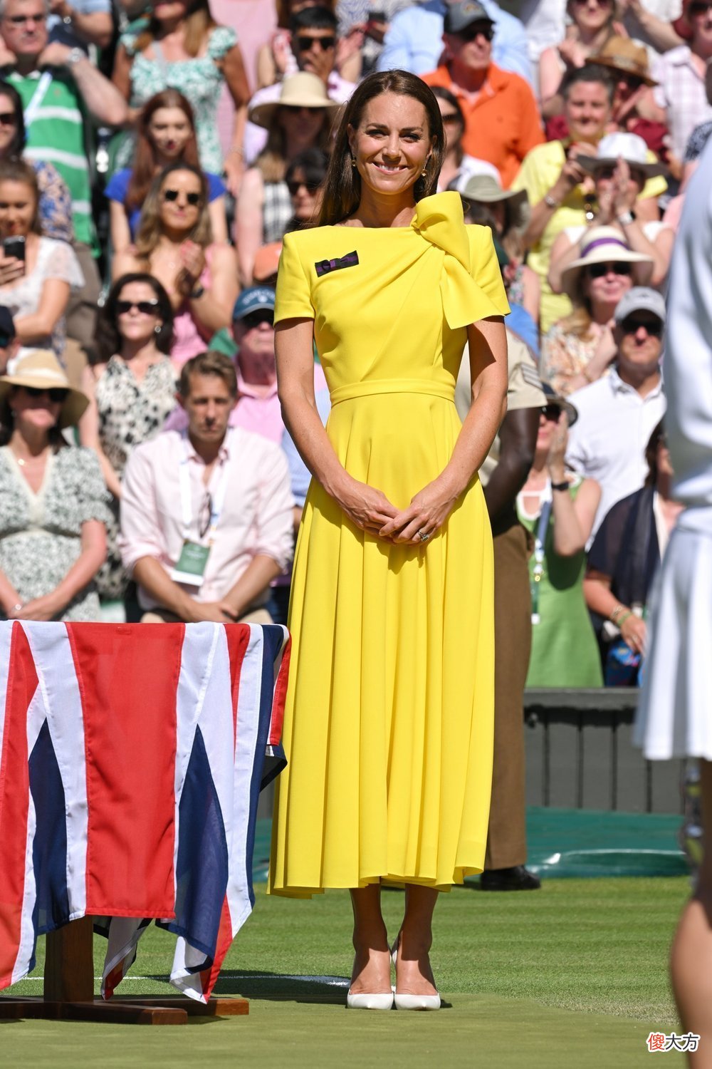 【时尚一点】凯特王妃的时尚眼光真好！鹅黄连衣裙穿出高级感的同时，又显年轻
