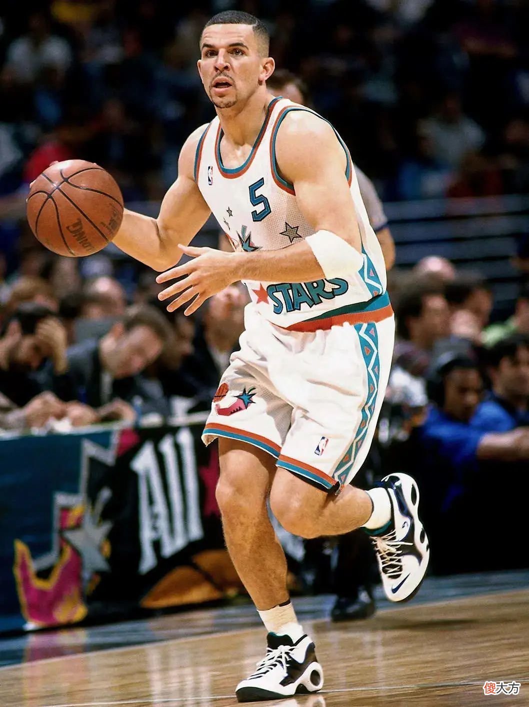 【就爱时尚】多款联名配色，三双96年经典鞋款复刻！年轻群体的态度为何会这样？