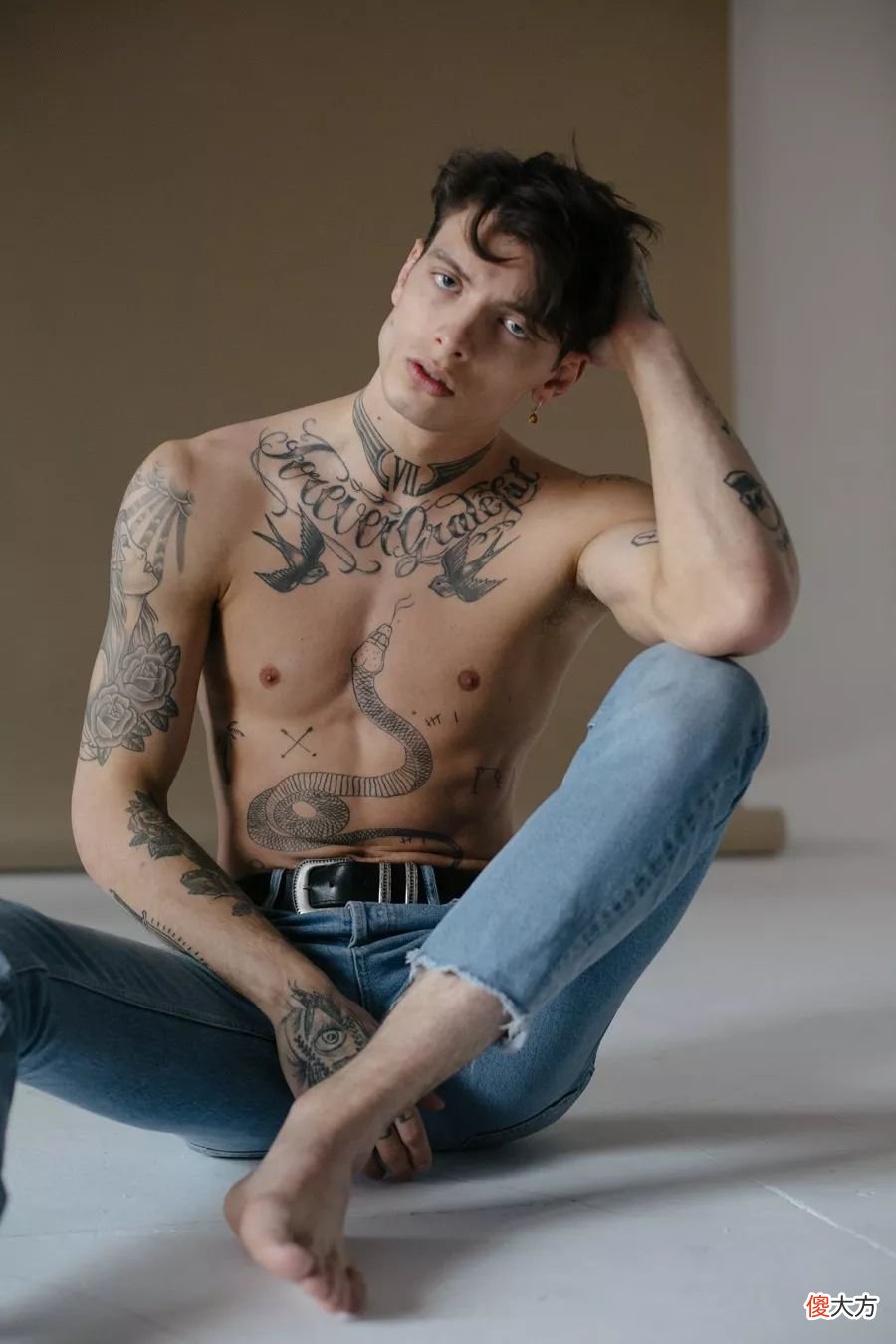 【就爱时尚】非主流男模登上 VALENTINO 时尚秀场，终于获得了主流的认可！