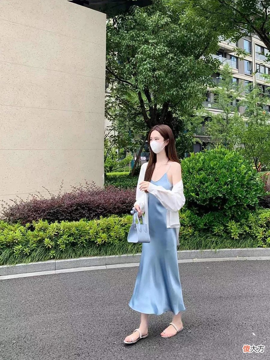 【时尚一点】夏季裙子别多买，学会“一裙多穿”，买衣服少了却更时髦了