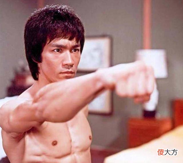 【爱历史】为练就一身正派功夫，李小龙将体脂率降至恐怖3%