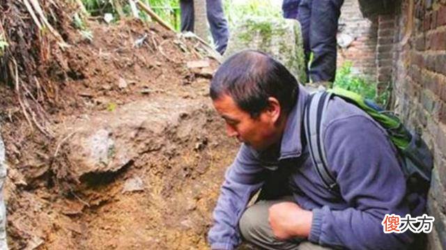 【爱历史】考古专家挖掘古墓，看到墓主人的名字立刻叫停，这是为何？