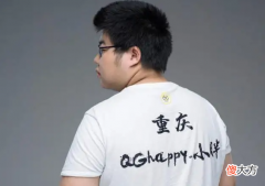 【游戏迷】小胖撞车守着她，却遇到摆烂辅助，小胖再也忍不住在局内开骂
