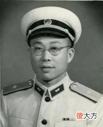 【爱历史】一野杨罗耿兵团杨得志司令员罗瑞卿政委耿飙参谋长麾下师长以上将军55年授什么军衔？少将 中将 上将？
