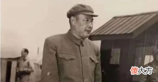 【爱历史】一野杨罗耿兵团杨得志司令员罗瑞卿政委耿飙参谋长麾下师长以上将军55年授什么军衔？少将 中将 上将？