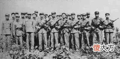 【爱历史】一野杨罗耿兵团杨得志司令员罗瑞卿政委耿飙参谋长麾下师长以上将军55年授什么军衔？少将 中将 上将？
