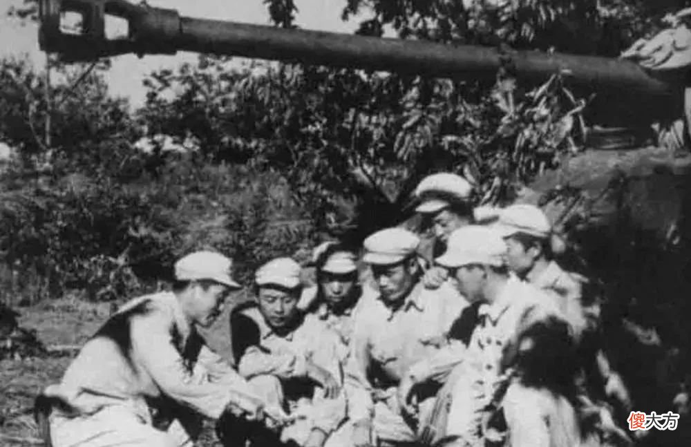 【爱历史】一野杨罗耿兵团杨得志司令员罗瑞卿政委耿飙参谋长麾下师长以上将军55年授什么军衔？少将 中将 上将？