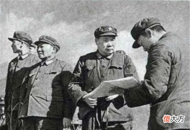 【爱历史】一野杨罗耿兵团杨得志司令员罗瑞卿政委耿飙参谋长麾下师长以上将军55年授什么军衔？少将 中将 上将？