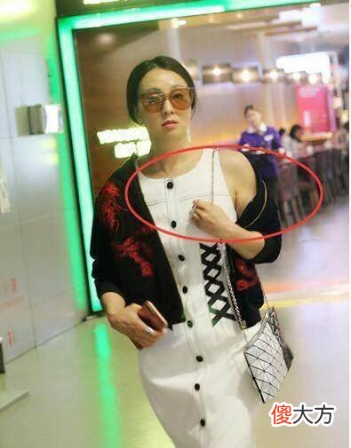 【就爱时尚】蔡依林、陶虹机场照对比，网友：差距一目了然