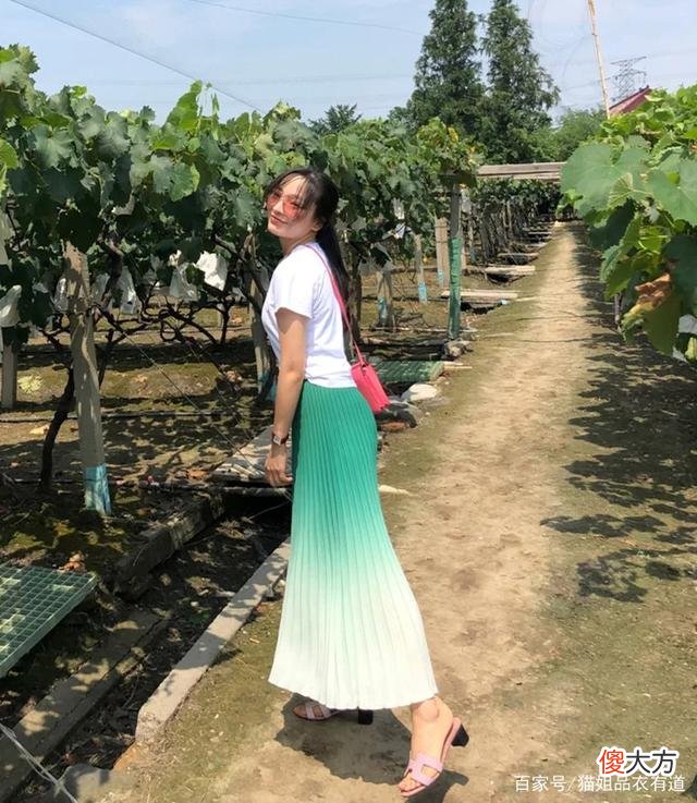 【时尚一点】今夏流行穿“渐变裙”，这几种照着穿就对了，轻松甩掉路人感